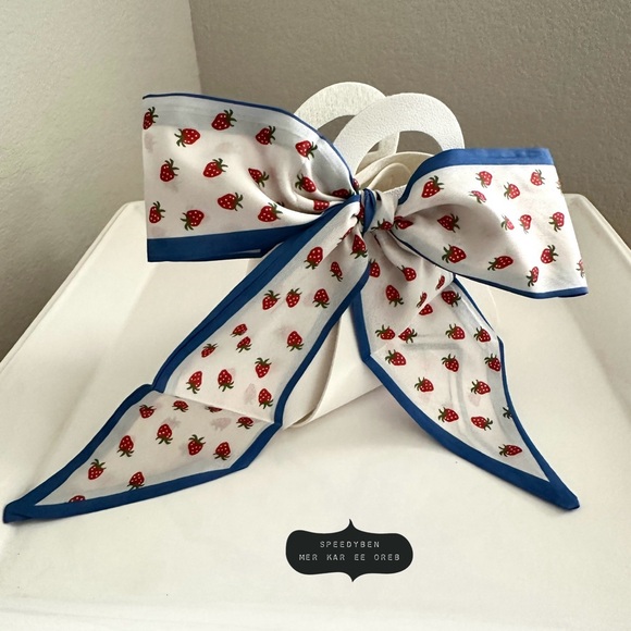 3/$20 Purse Handbag Twilly Scarf Strawberry Print NWOT - Picture 1 of 9